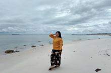 Eksotisnya Pantai Lengkok, Tersembunyi Disamping Tambang Pasir