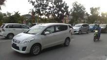 Duh, Meski Dilarang, Bahu Jalan Depan Kantor Wali Kota Jadi Lokasi Parkir