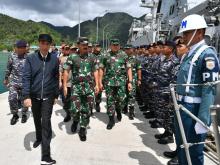 Presiden Jokowi Tinjau Perairan Natuna dengan KRI Usman Harun