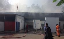 Tiga Gudang Cat di Batu Ampar Terbakar, Api Tak Kunjung Padam