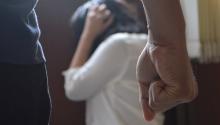 Seorang Pria Stres Lukai Wanita 28 Tahun di Kampung Utama
