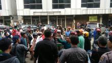  Ojek Pangkalan Serbu Kantor Gojek di Pelita