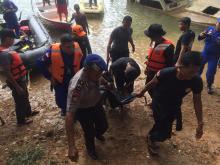Korban Tenggelam Bambang Dimakamkan di TPU Sambau