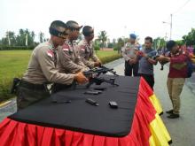 Bintara SPN Tanjung Batu Tak Canggung Bongkar Pasang Senjata
