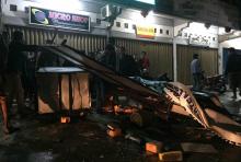 Pengemudi Diduga mabuk, Gerobak Martabak Hancur Ditabrak Hilux
