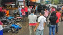 Pecah Ban, Avanza Seruduk Sejumlah Motor dan Mobil