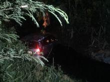 Mobil Ertiga Terjun ke Parit di Depan Coffeetown