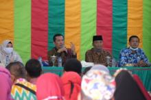 Bupati Adil Ingatkan Jangan Tunda Pembayaran Gaji Guru di Meranti