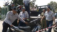 Petugas Angkut Puluhan Kendaraan Parkir Sembarangan di Engku Putri