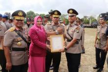HUT ke-14 Polda Kepri Bertabur Penghargaan Bagi Personel