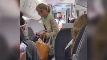 Penumpang Bersorak saat Seorang Wanita Diusir dari Pesawat karena Hal Ini