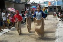 Ibu-ibu Desa Sei Pinang Lingga Diajak Meriahkan HUT RI Lewat Permainan Rakyat
