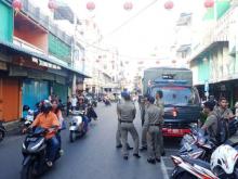 Aparat Gabungan Disiagakan Jelang Pembukaan Bazar Imlek di Pasar Ikan
