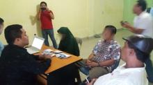 Warga Laporkan Ibu RT dan Pak RW Sekongkol Serangan Fajar di Tiban 
