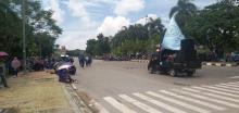 Siap-siap Demo di DPRD, Massa Buruh Berkumpul Depan Engku Putri
