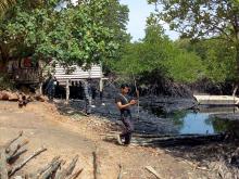 Lanal Batam Temukan Pencemaran Limbah Minyak Hitam di Perairan Nongsa