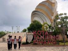 Mendung dan Gerimis Ganggu Hari Tanpa Bayangan di Tanjungpinang
