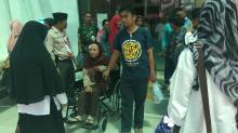 Bus Sekolah Berisi 50 Orang Terbalik di Setokok