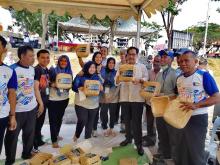 BP Batam Serahkan Daging Kurban dengan Besek Bambu
