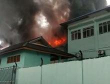 Video: SMA 3 Tanjungpinang Terbakar