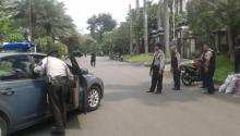 Perampok Sandera Pasutri dan Dua Anak, Puluhan Polisi Mengepung