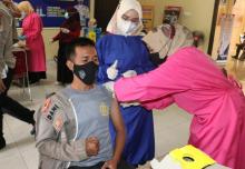 Ratusan Polisi di Lingga Mulai Disuntik Vaksin Covid-19