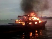 Duarrr.. Pompong Meledak Usai Dibakar Nelayan di Serasan, Ternyata Berisi Bom Ikan