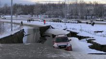 Gempa 7,0 Skala Richter Guncang Alaska, Infrastruktur Jalan Ambles