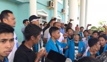 Mahasiswa UMRAH Tangisi Koruptor di Kampus