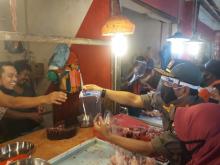 Pedagang Pasar di Batam Dibagikan Face Shield