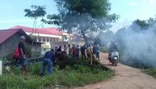 Perusahaan Larang Warga Kampung Tua Perbaiki Jembatan