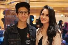 Kehebohan Ririn Ekawati Cium Pipi Dilan Iqbaal Ramadhan
