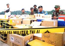 Penyelundup Lari ke Hutan Bakau, TNI AL Amankan Ribuan Ponsel