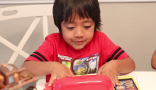 Wow, Penghasilan Bocah Ini dari Youtube Rp 149 Miliar 