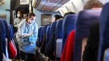 WNI dari Wuhan Jalani Pemeriksaan Kesehatan dalam Pesawat saat Transit di Batam