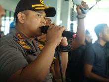 Polisi Baca Salawat di Depan Unjuk Rasa Mahasiswa Tanjungpinang
