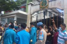 Mahasiswa Demo Kejari Tanjungpinang Pertanyakan Kasus Dugaan Korupsi di BP2RD
