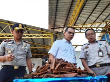 Karimun Ekspor 22 Ton Kulit Kayu Bakau ke Filipina