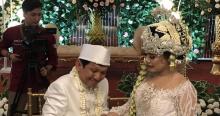 Sah! Pelawak Ginanjar Nikahi Tiara yang 32 Tahun Lebih Muda