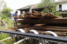 Polair Polda Kepri Tangkap Kapal Pembawa Kayu Meranti ke Karimun