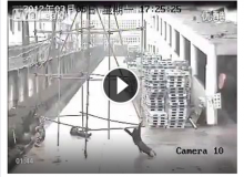 [VIDEO] Detik-detik Mengerikan 4 Pekerja Tewas Kesetrum