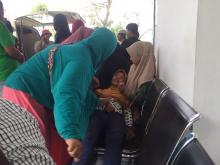 Keluarga Histeris dan Pingsan Lihat Jenazah Marnis