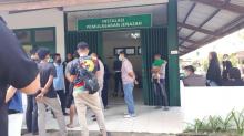 Amah Syok Suaminya Meninggal Setelah Ditahan Polisi 
