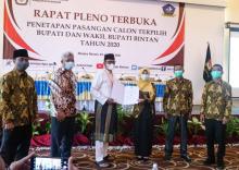 KPU Resmi Tetapkan Apri-Roby Bupati dan Wabup Bintan Terpilih