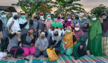 Panen Sayur Bareng KWT Nirwana, Ini Pesan Suryani ke Emak-emak