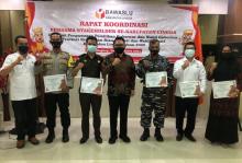 Bawaslu Lingga Bagi-bagi Penghargaan di Rakor Evaluasi Pilkada Serentak 2020