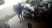 Tampang Maling Helm yang Terekam CCTV di Ruko Nagoya Newtown