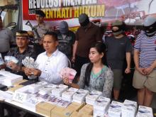 4 Tersangka Sindikat Bisnis Handphone di Batam Ditangkap