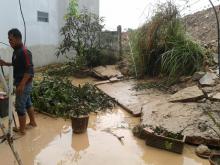 Foto-foto Longsor Hantam Rumah di Kawasan Sukajadi
