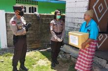 Pandemi Corona, Bhayangkari Polres Karimun Bagikan Sembako serta APD